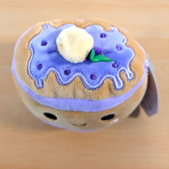 5" Paden Blueberry Pancakes Squishmallow - Picture 4 of 4
